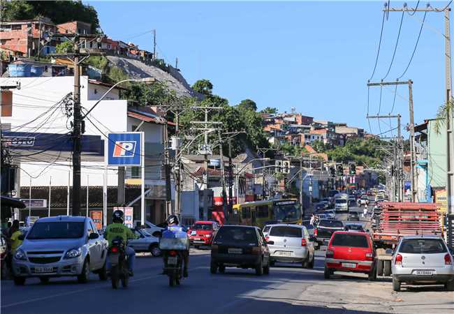 O trânsito na Avenida Itabuna, uma das mais movimentadas da zona comercial de Ilhéus, será interditado parcialmente